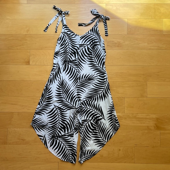 Vince Camuto ~ Palm Print Tie Shoulder Crop Asymmetric Wide Leg Jumpsuit ~ XS - Picture 5 of 9